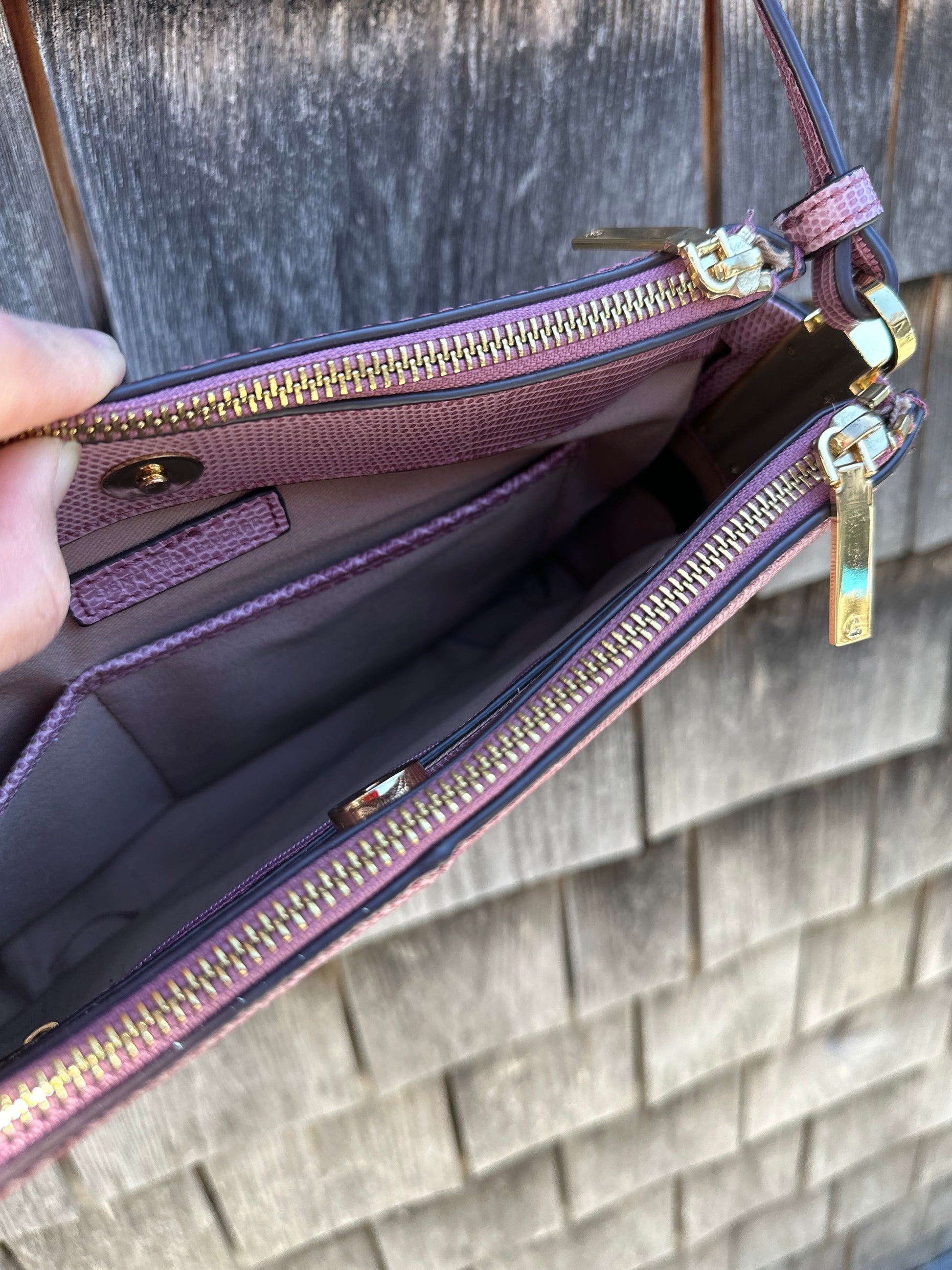 G.I.L.I Crossbody purse